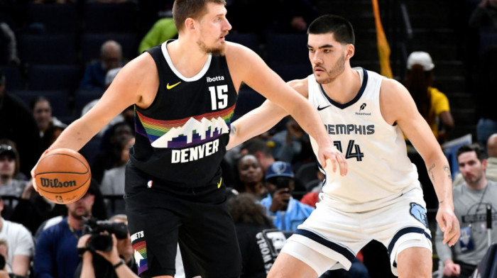 (VIDEO) Somborac sipa poene i sa pola terena: Jokić u stilu Saše Đorđevića