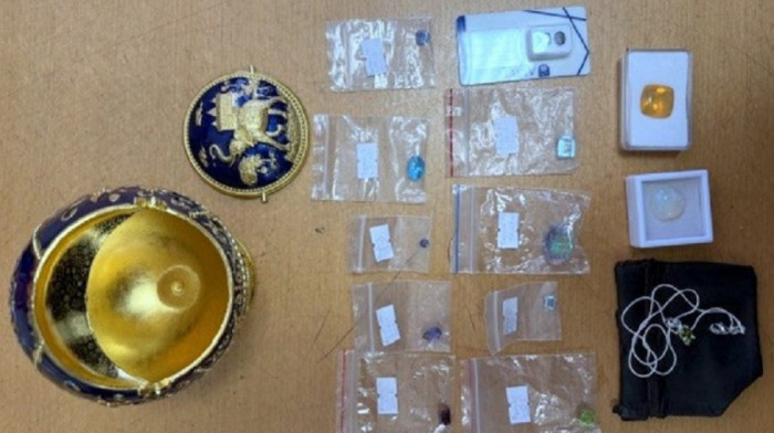 Sprečen pokušaj krijumčarenja poludragog kamenja na Horgošu