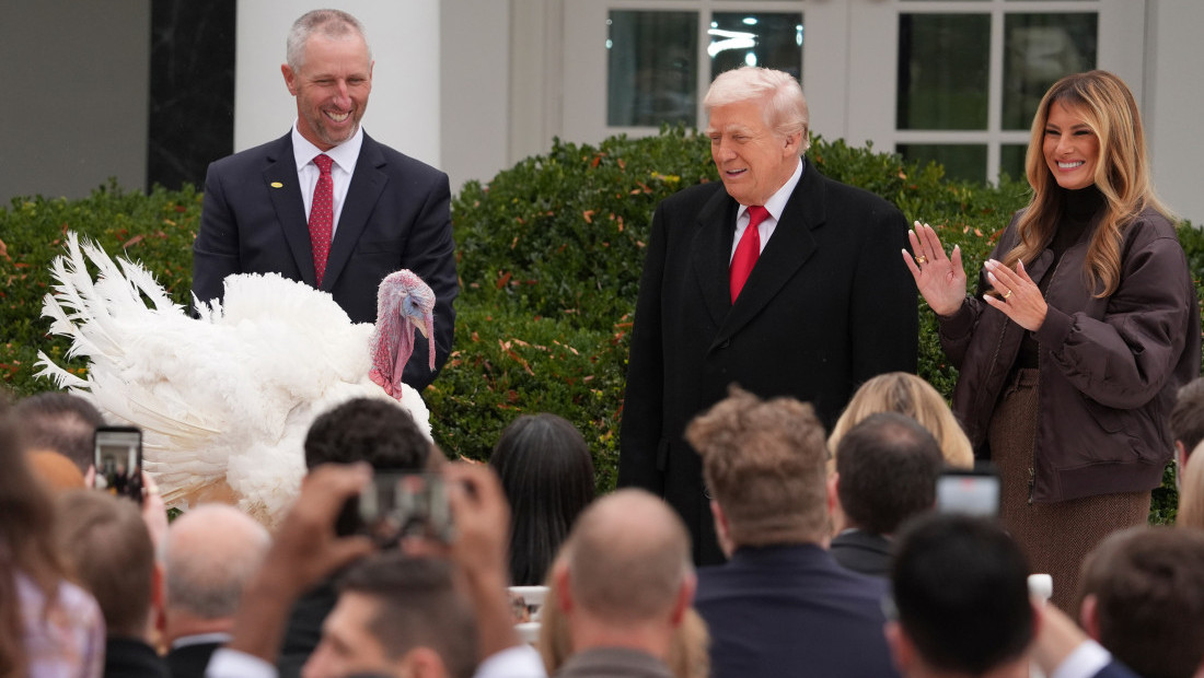 Tramp pomilovao ćurke uoči Dana zahvalnosti, u šali ih nazvao Nensi Pelosi i Čak Šumer