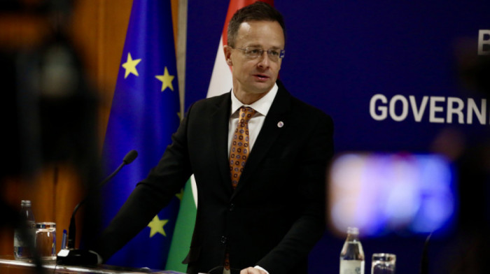 Srpska: Avion u kojem je Sijarto sleteo u Banjaluku, dočekao ga ministar unutrašnjih poslova RS Budimir