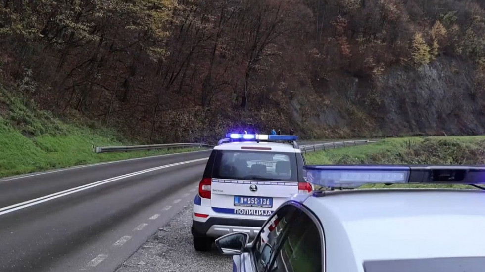 Teretno vozilo oborilo ženu u Nišu, policija traga za vozačem