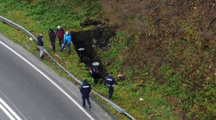 Nađena dva tela u automobilu kod Ovčar Banje: Sleteli s puta u kanal (FOTO)