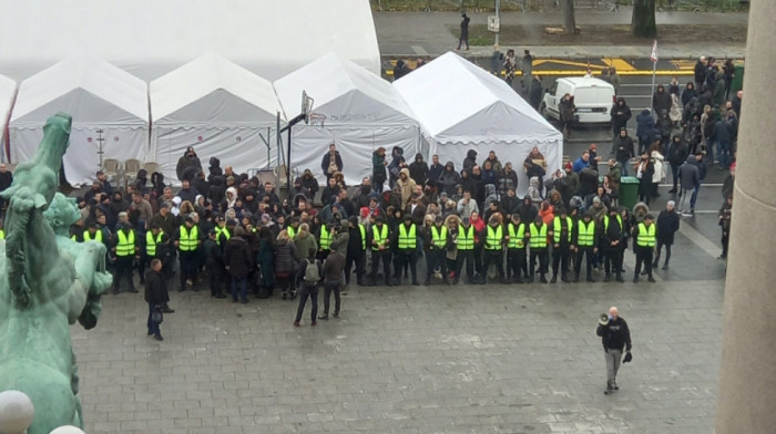 Incident  ispred Skupštine Srbije, kasni početak sednice parlamenta