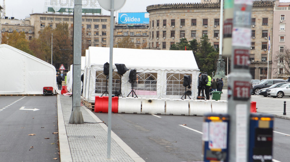Incidenti i sukobi ispred Skupštine: Opozicioni poslanici probili ogradu, kasnila rasprava o budžetu