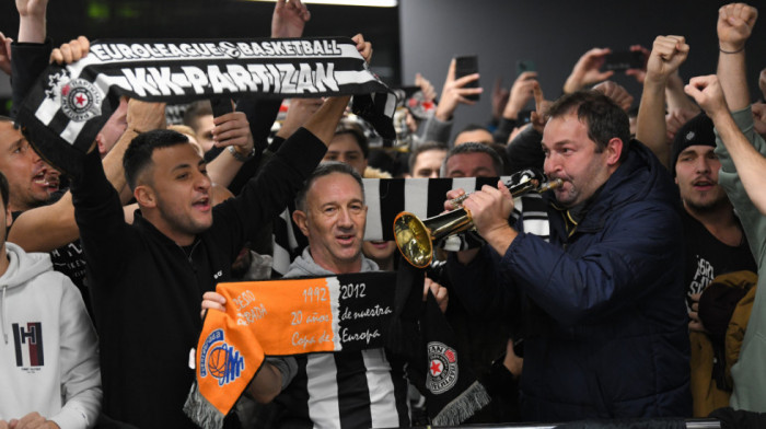 Doček Željka Obradovića na aerodromu: Velika podrška navijača Partizana