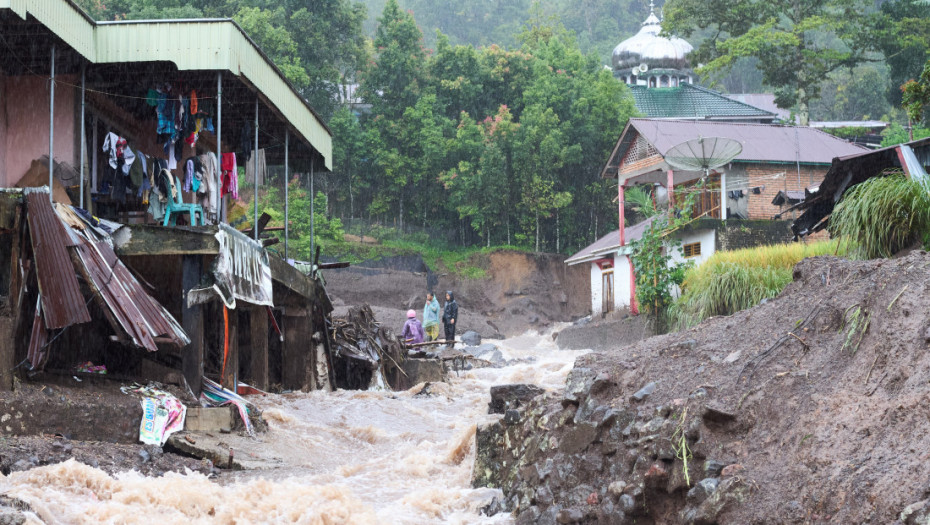 Broj žrtava poplava u jugoistočnoj Aziji porastao na 129