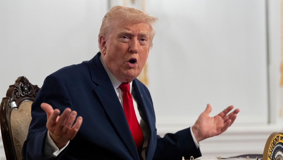 Tramp poništava sve dokumente koje je "pospani" Džo Bajden potpisao autopenom