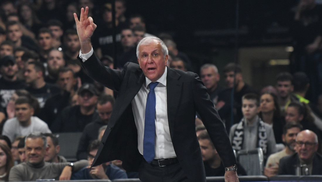 Skup podrške Obradoviću se oteo kontroli: Navijači probili ogradu, policiji stiglo pojačanje