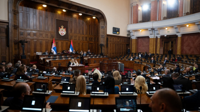 Skupština Srbije nastavila rad: Poslanici raspravljaju o amandmanima na predložene zakone