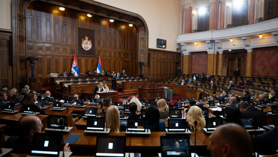Skupština Srbije nastavila rad: Poslanici raspravljaju o amandmanima na predložene zakone