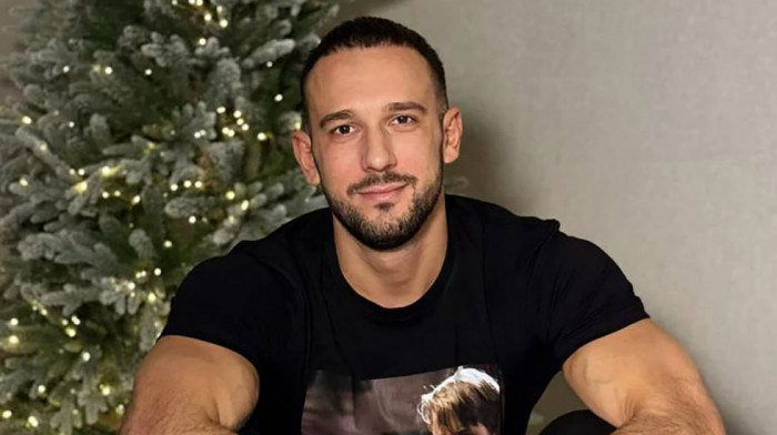 Fitnes influenser preminuo tokom izazova: Planirao da se ugoji 25 kilograma i unosio 10.000 kalorija dnevno