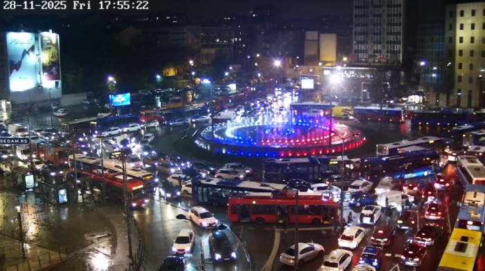 Kolaps u Beogradu, gužve napravile haos: Slavija paralisana, na Gazeli vozila stoje (FOTO)