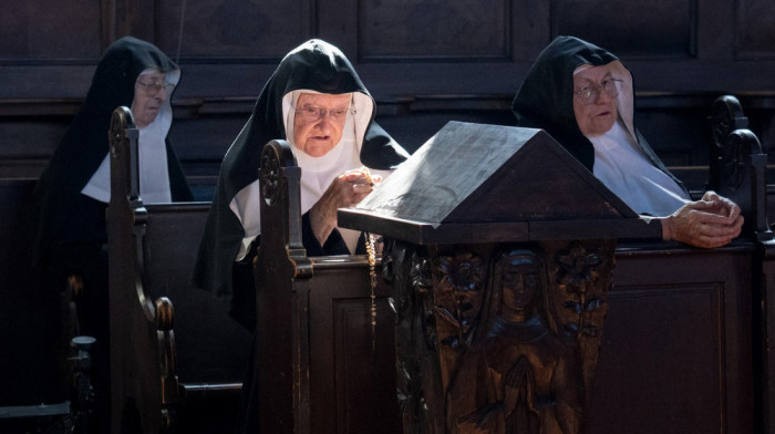 Priča o tri kaluđerice obišla svet: Vraćene u manastir, ali pod uslovom povlačenja sa društvenih mreža