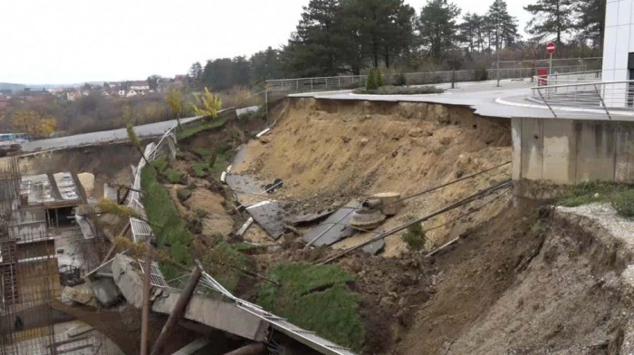 Obrušavanje potpornih zidova na gradilištu "Centra izvrsnosti" u Kragujevcu: Nema povređenih