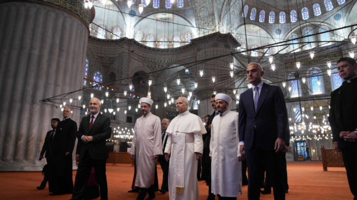 Papa Lav XIV posetio Plavu džamiju, jednu od najvažnijih u Istanbulu