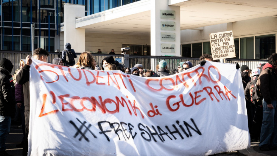 Stotinak demonstranata upalo u prostorije lista La Stampa u Torinu, pretili novinarima