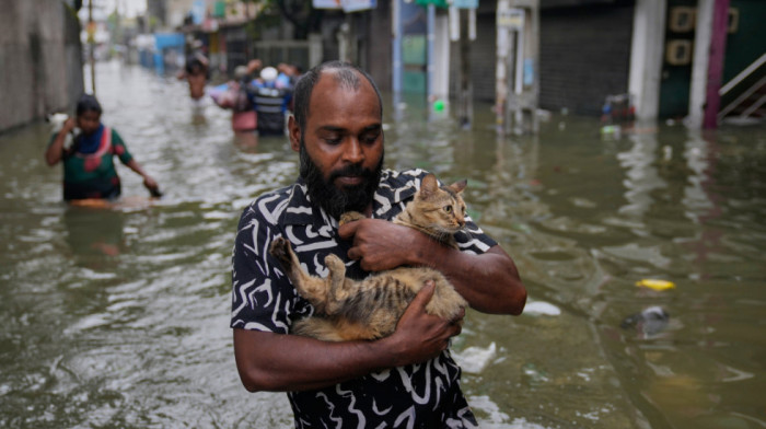 Najmanje 153 osobe su poginule u poplavama i klizištima na Šri Lanki