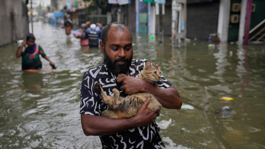 Najmanje 153 osobe su poginule u poplavama i klizištima na Šri Lanki