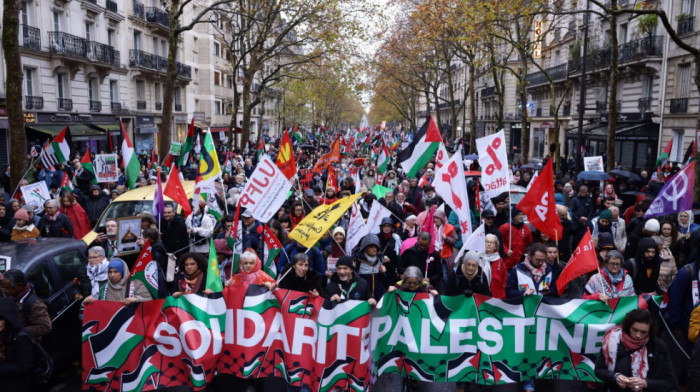 Desetine hiljada ljudi protestovalo u Parizu u znak podrške Palestincima u Gazi