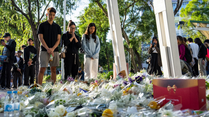 Hongkong u žalosti: Hiljade odaju počast žrtvama najtežeg požara u istoriji tog grada