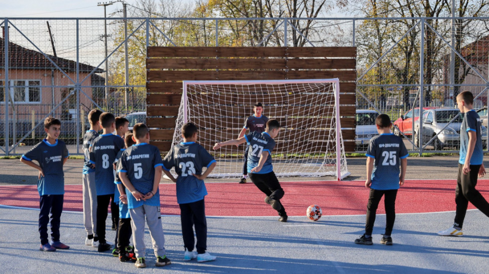 Gujon: Jedno od najvećih srpskih sela na centralnom Кosovu i Metohiji dobilo novi sportski teren