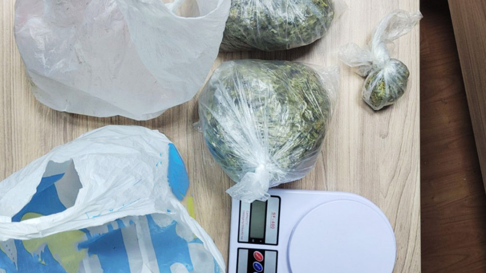 U Kraljevu uhapšen muškarac sa skoro pola kilograma droge: U "pežou" nađena i vagica za merenje