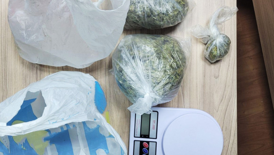 U Kraljevu uhapšen muškarac sa skoro pola kilograma droge: U "pežou" nađena i vagica za merenje