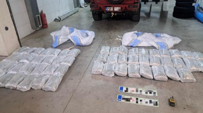 Uhapšen bivši policajac iz Podgorice, navodno povezan sa kriminalnom grupom: U vozilu mu našli 60 kilograma droge