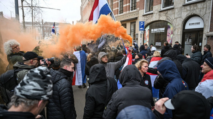 Antiimigrantski protest u Hagu: Uhapšeno 36 učesnika, demonstranti nosili zabranjene maske