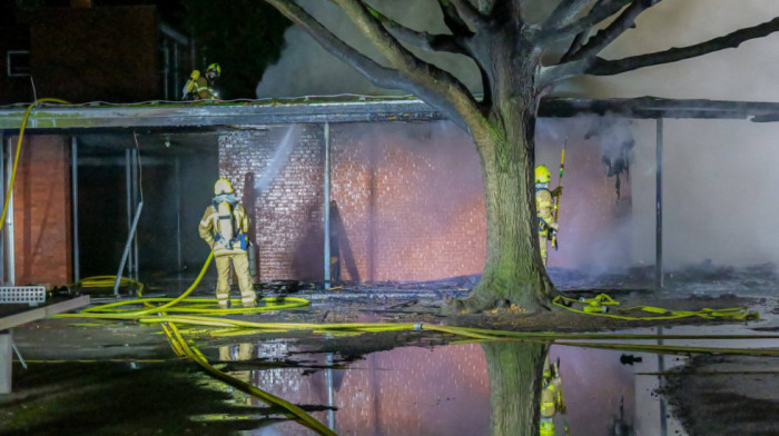 Ugašen veliki požar u osnovnoj školi u Hanoveru - deo krova srušen, nastava otkazana