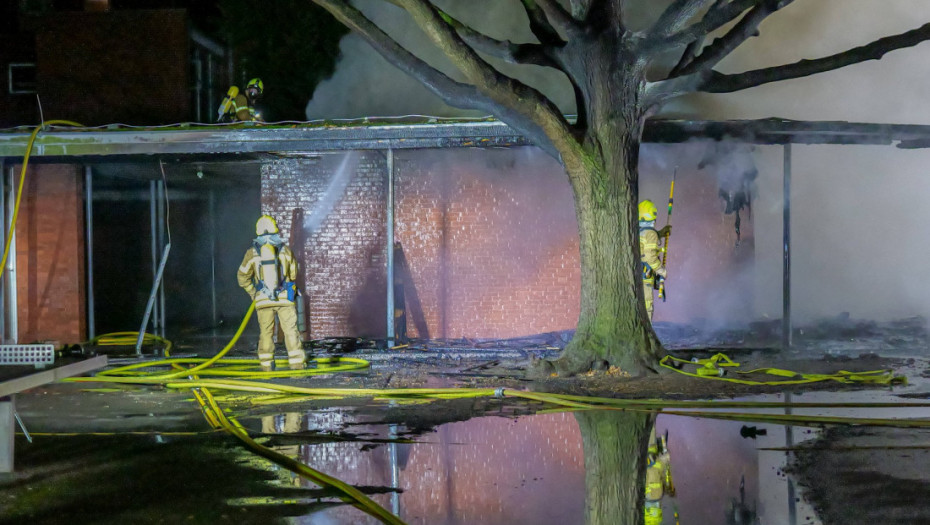 Ugašen veliki požar u osnovnoj školi u Hanoveru - deo krova srušen, nastava otkazana