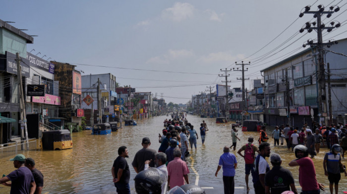 Najmanje 1.000 žrtava poplava u Indoneziji i Šri Lanki, vojska raspoređena kako bi pomogla ugroženima