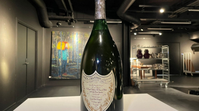 Na aukciji flaša šampanjca sa venčanja princeze Dajane i princa Čarlsa