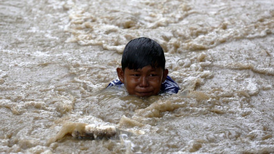 "Bilo je kao cunami, kao smak sveta": Kako rekordne poplave i klizišta u Aziji uništavaju živote stotina hiljada ljudi