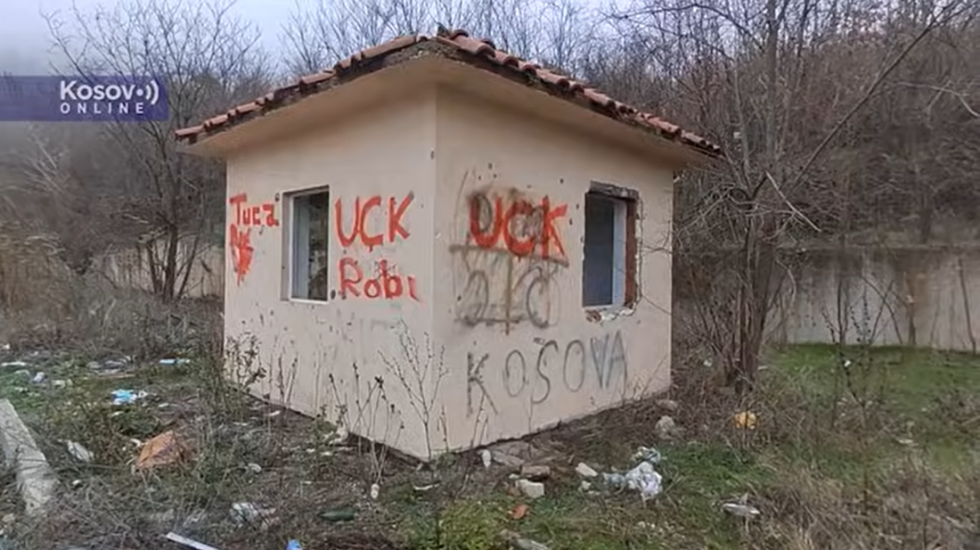Grafiti tzv. OVK osvanuli na Dudinom Kršu kod Kosovske Mitrovice