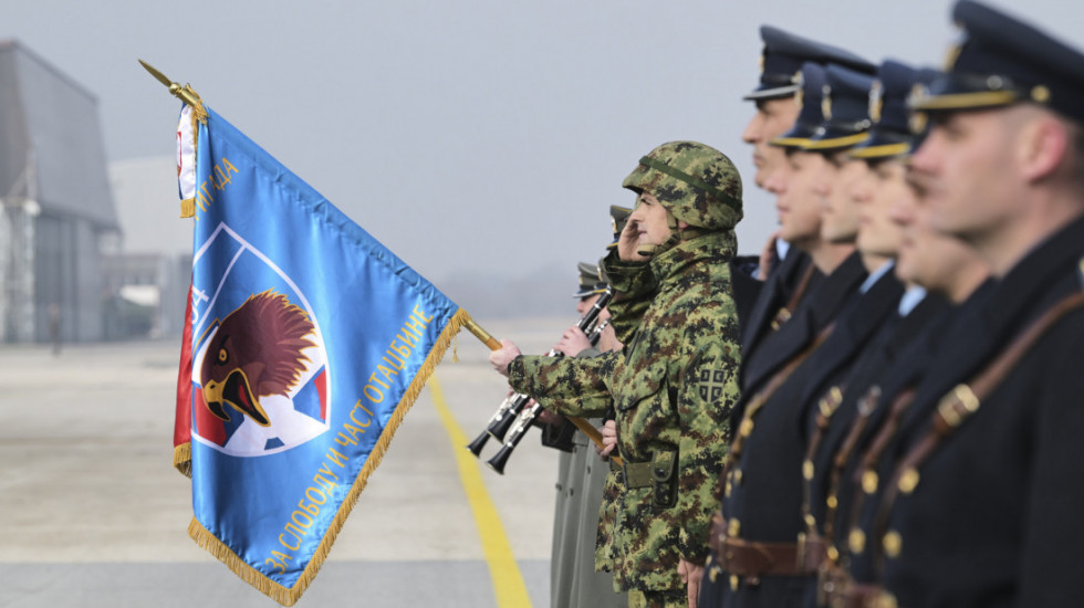 Vojska Srbije obeležila Dan 204. vazduhoplovne brigade na aerodromu u Batajnici (FOTO)