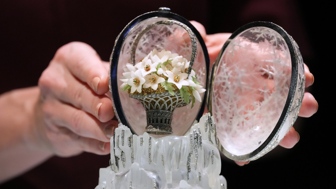 Kristalno remek-delo: Faberžeovo "Zimsko jaje" oborilo rekord na aukciji