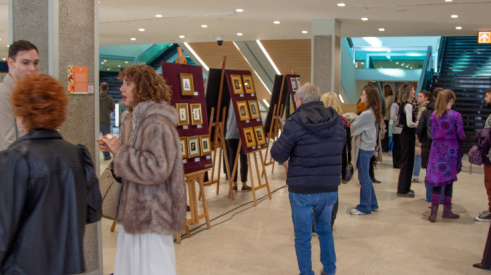"Nit se nastavlja": Dodeljene nagrade najboljim autorima na izložbi "100 žena – 100 minijatura"
