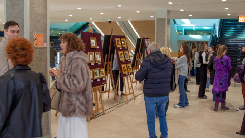 "Nit se nastavlja": Dodeljene nagrade najboljim autorima na izložbi "100 žena – 100 minijatura"