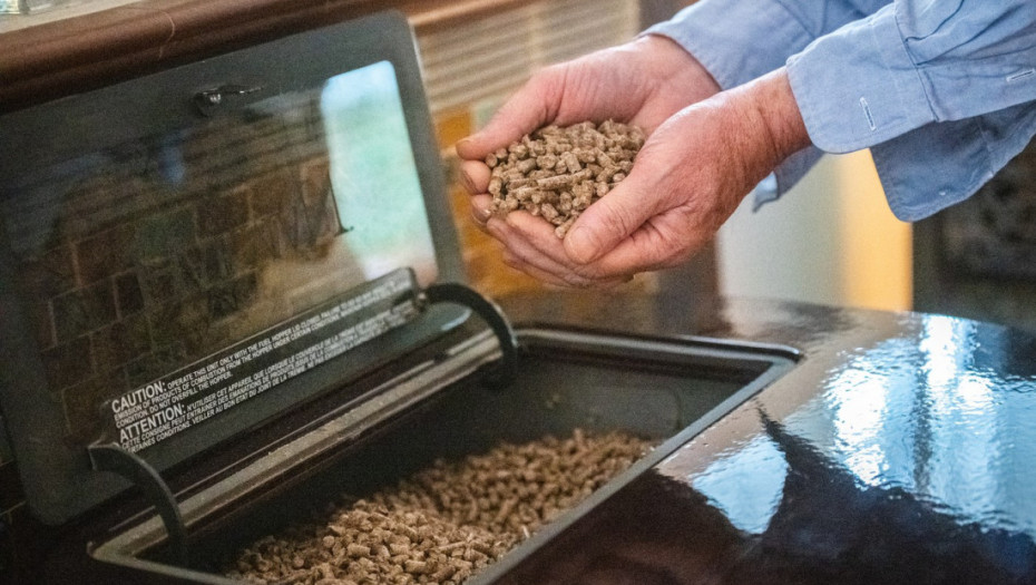 Rekordne cene peleta pred prve jake mrazeve: Šta je uzrokovalo drastično poskupljenje ogreva?