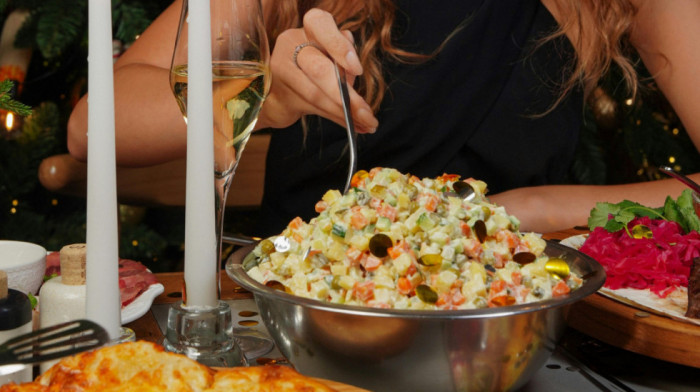 Praznici donose i preterivanje u hrani i piću: Kakve savete u ishrani predlaže "Batut"