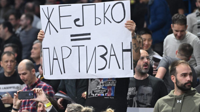 (VIDEO) Nikad viđena scena u Arenu: Izviždani igrači Partizana, peva se samo Žocu