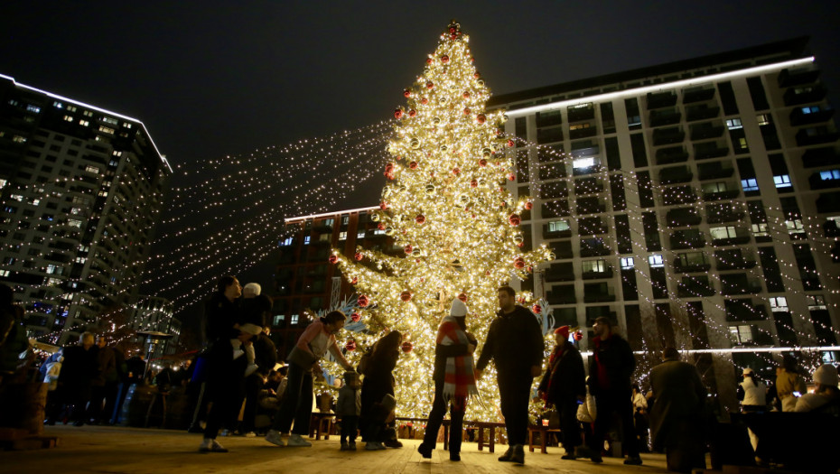 Počela manifestacija "Zimska bajka" u Beogradu na vodi