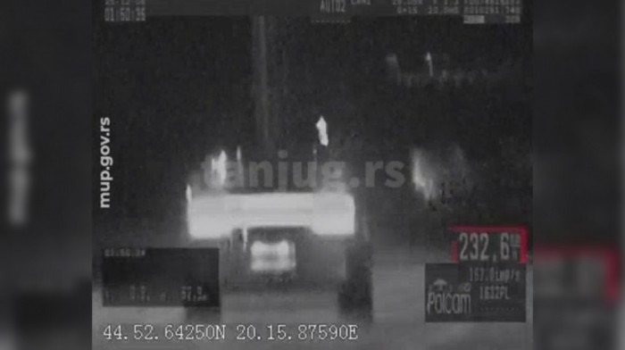 Nasilnička vožnja: Mladić jurio "poršeom" brzinom od 233 km/h kod Surčina