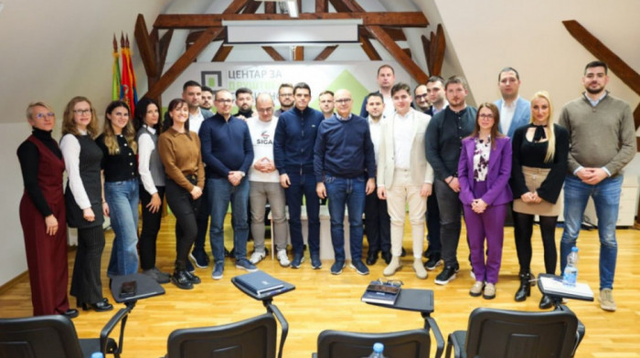 Vučević sa polaznicima političke akademije Fondacije "Svetozar Miletić"