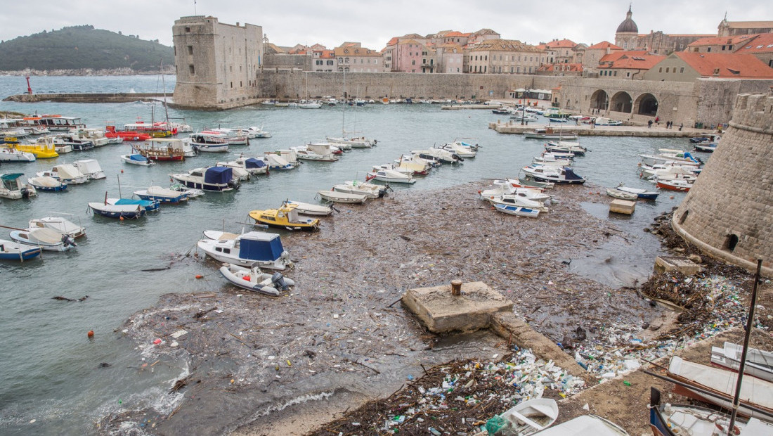 Jadran zatrpan plastikom: Ribari bez infrastrukture za zbrinjavanje otpada