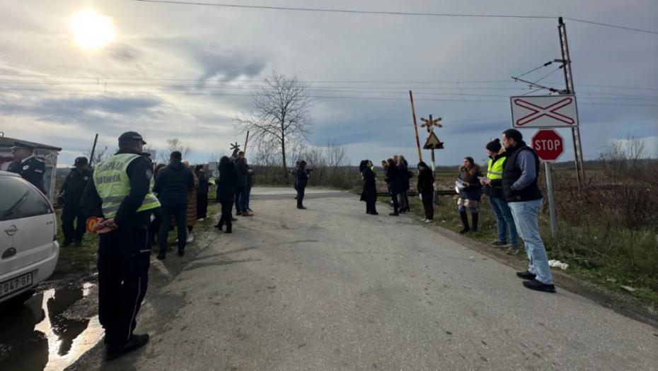 U Mladenovcu pokrenuta kampanja "Dobro pazi - voz nailazi": MUP apeluje na sve vozače, bicikliste i pešake