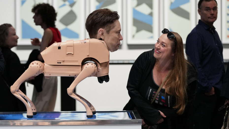Bizarna instalacija na Art Basel izložbi u Majamiju: Psi roboti sa likovima Maska, Bezosa, Zakerberga... (FOTO)