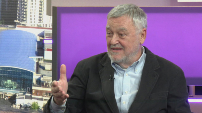 Izložba "Trans-lavirint": Preplitanje materijala, svetolosti i dubokih egzistencijalnih tema