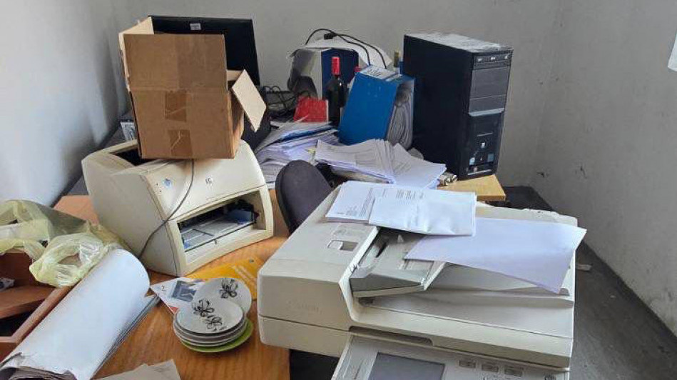 "Vidljivi tragovi požara": Gradonačelnik Zubinog Potoka zatekao haos u prostorijama tokom prvog dana rada (FOTO)